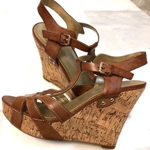 Guess 8.5 wedges with tan leather and cork wedge
